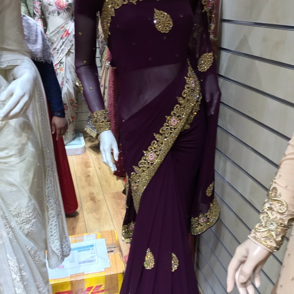 Elegant Purple Embellished Wedding Saree Dress - Picture 8 of 8